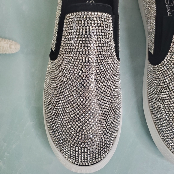 NEW! Black and White Rhinestone Slip On Sn… - Picture 9 of 9